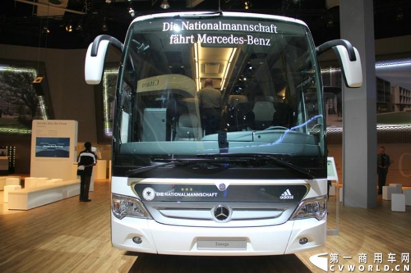 2012年9月19日-27日举行的第64届汉诺威国际商用车展上，戴姆勒携旗下数十款商用车型参展，其中包括梅赛德斯-奔驰和Setra 品牌的全新城市客车和豪华旅行客车等。图为奔驰Travego客车 。
