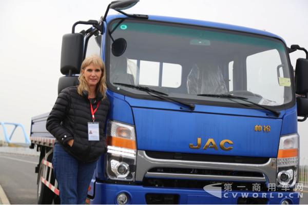 中国年度卡车评委会国外评委、南非记者Charleen Clarke.png