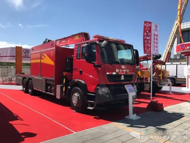 升级换代，中国重汽T系消防车震撼亮相北京消防展3.jpg