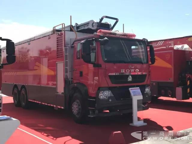 升级换代，中国重汽T系消防车震撼亮相北京消防展4.jpg