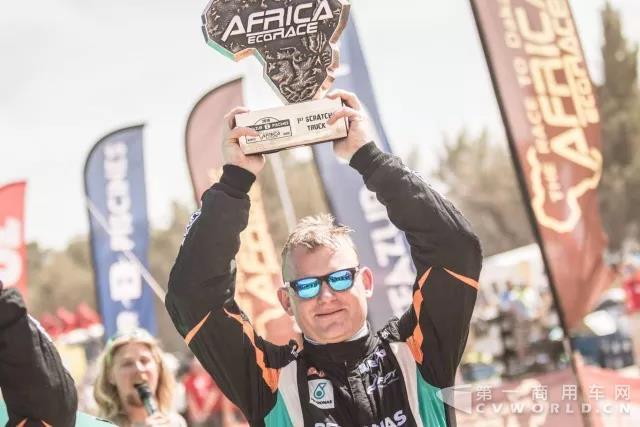 玫瑰湖畔夺冠，依维柯车队获2018非洲拉力赛卡车组冠军2.jpg