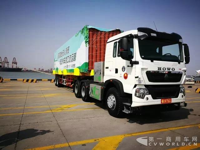 全球首台无人驾驶电动卡车开启港口试运营3.jpg