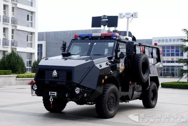 中国重汽“獒威”、“虎威”装甲车系列产品入围公安部供货采购项目2.jpg