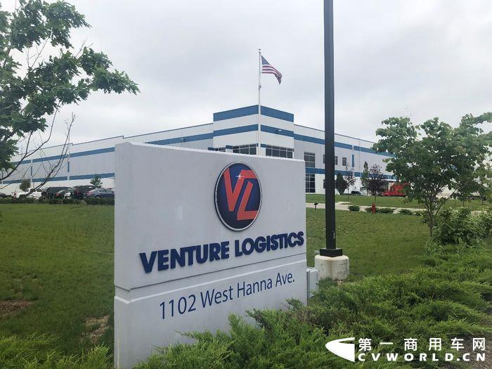 Venture Logistics拥有4个大型仓储中心，其中位于印第安纳波利斯的仓储中心是最大的一个，面积有400000平方英尺（折合人民币37161平方米），采用公铁联运形式，货运铁路直接通到仓储中心里面，一次可以容纳14节铁路车皮.jpg