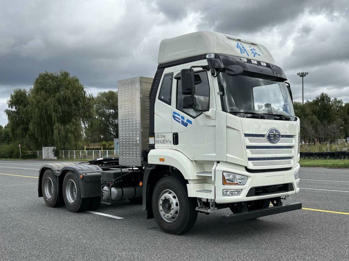 解放J6L纯电动牵引车.jpg