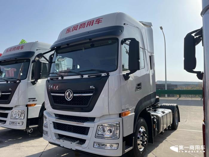 东风天龙KL 480马力快递牵引车，东风康明斯发动机2.jpg