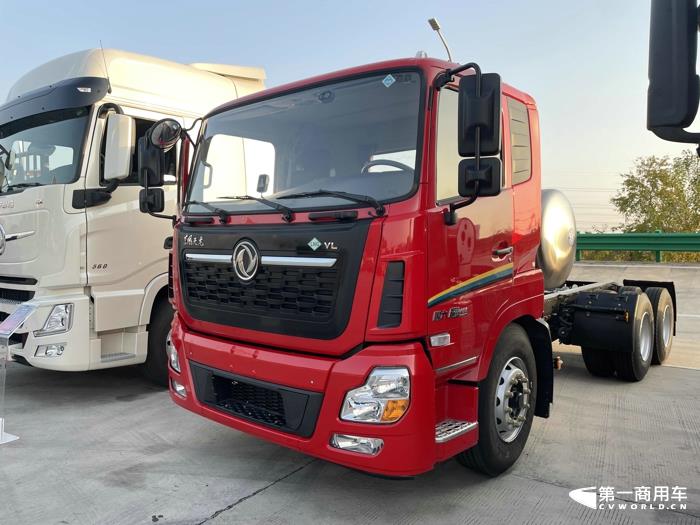 东风天龙VL 460马力天然气牵引车.jpg