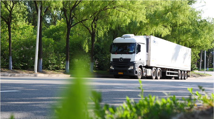 全靠奔驰卡车“高手”护航2.png