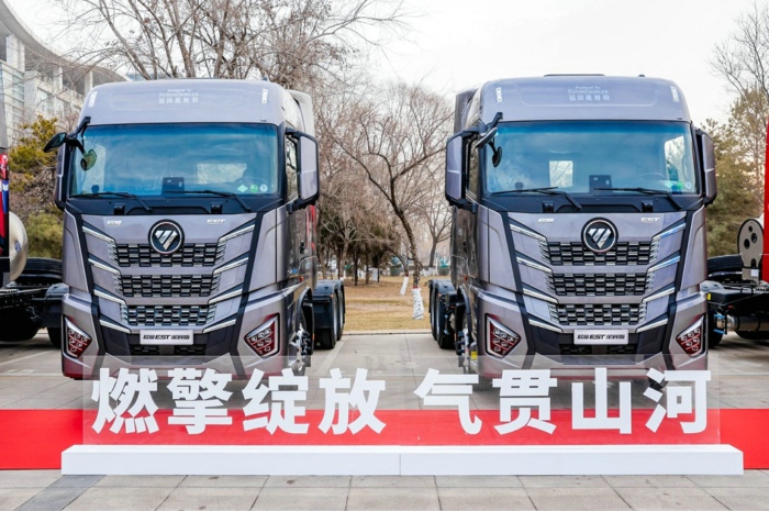欧曼银河燃气牵引车.jpg