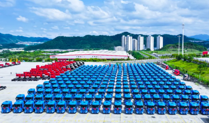 东风商用车牵引车2.png