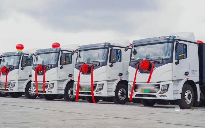 徐工400度纯电动牵引车2.jpg
