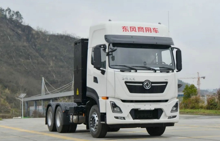 东风天龙KL纯电牵引车22.jpg