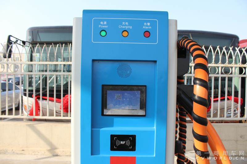 天津市静海区公交站内的充电桩