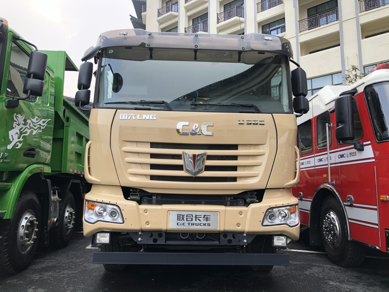 联合卡车8×4 LNG国六城建渣土车