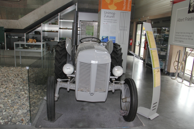 这台拖拉机是乌尼莫克的鼻祖，由乌尼莫克创始人弗里德里希设计制造