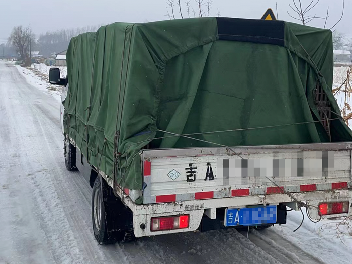 冰天雪地跑运输！一年30万公里跑出一条创富路.png