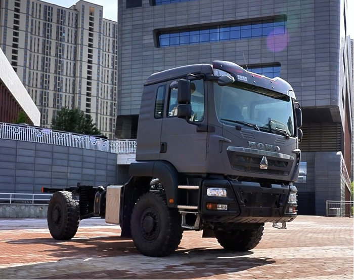 中国重汽豪沃中型4×4独立悬架越野车：荒野主宰，肆意驰骋！.png