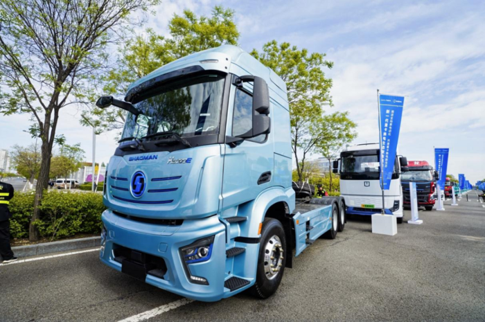 陕汽底置换电牵引车.png